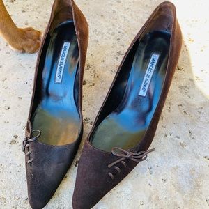 Manolo Blahnik Dark Brown Suede Lace Up Bow Pumps